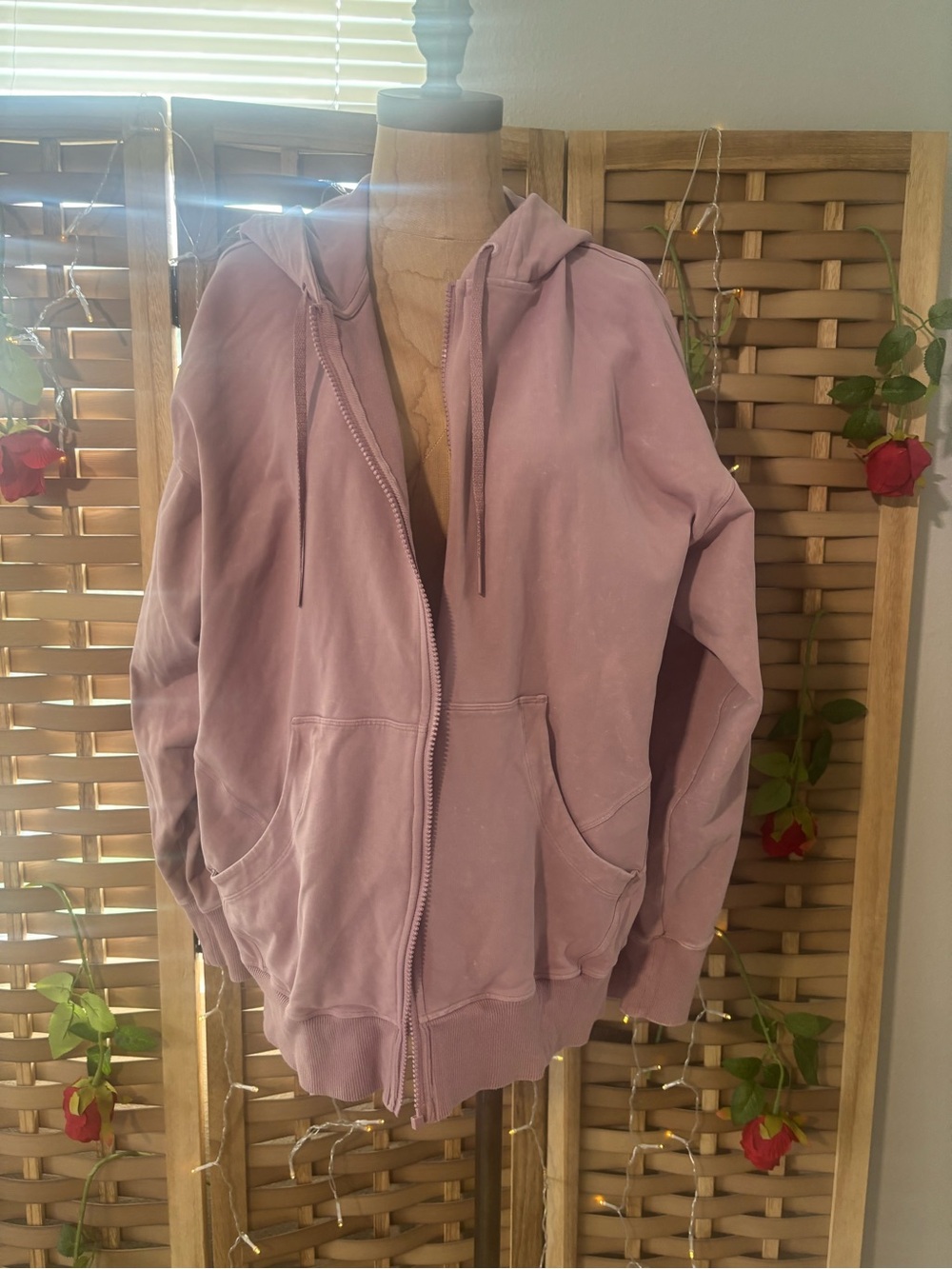Lululemon - Picture 3 of 8